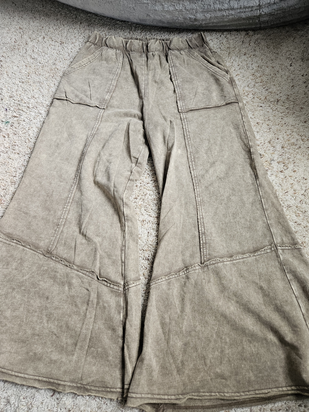 Zenana Outfitters Washed Wide-Leg Patch Pocket Pants in Taupe